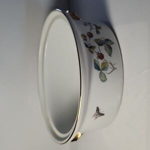 Royal worcester strawberry fair patterns  no lid